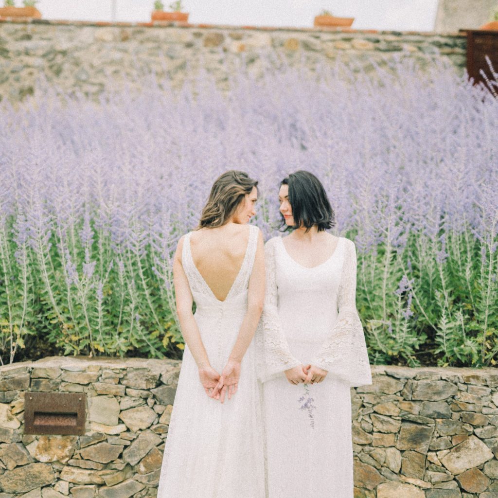 Dwie białe suknie i dwie panny młode – wesele w La&nbsp;Pose