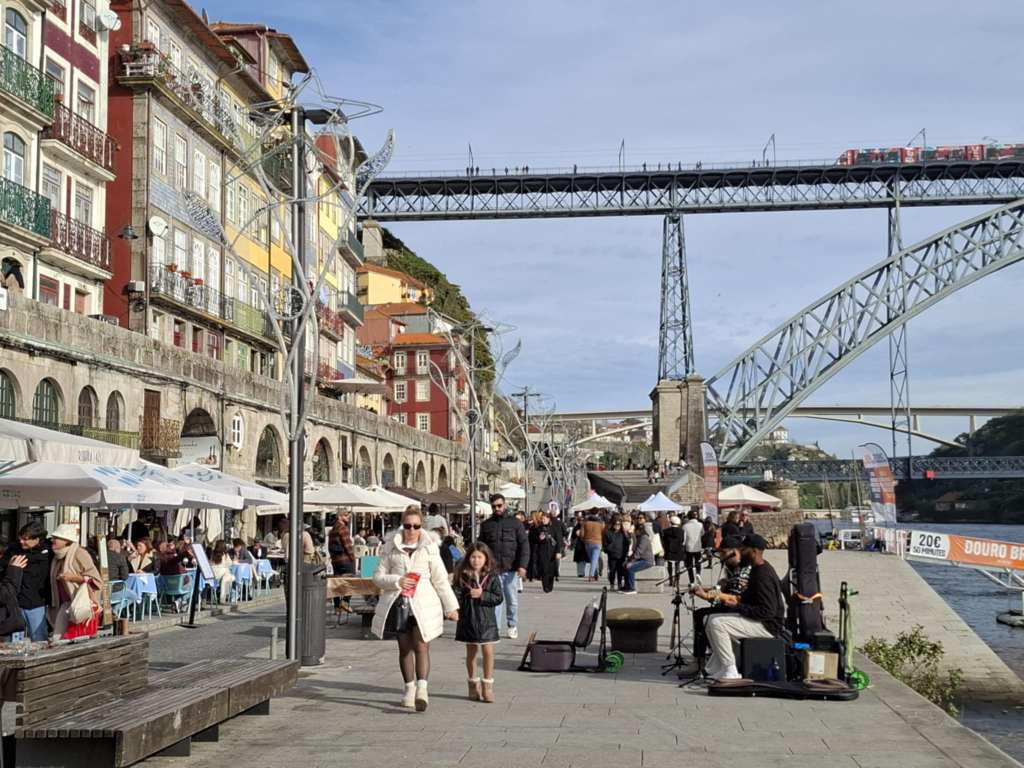 Perła północnej Portugalii, winem i azulejos płynąca – witajcie w Porto!